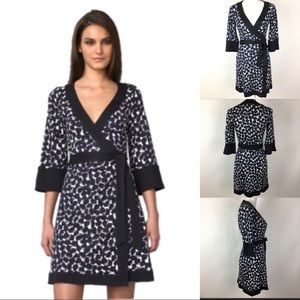 Diane Von Furstenburg Renny blue white silk summer wrap dress 2 S
